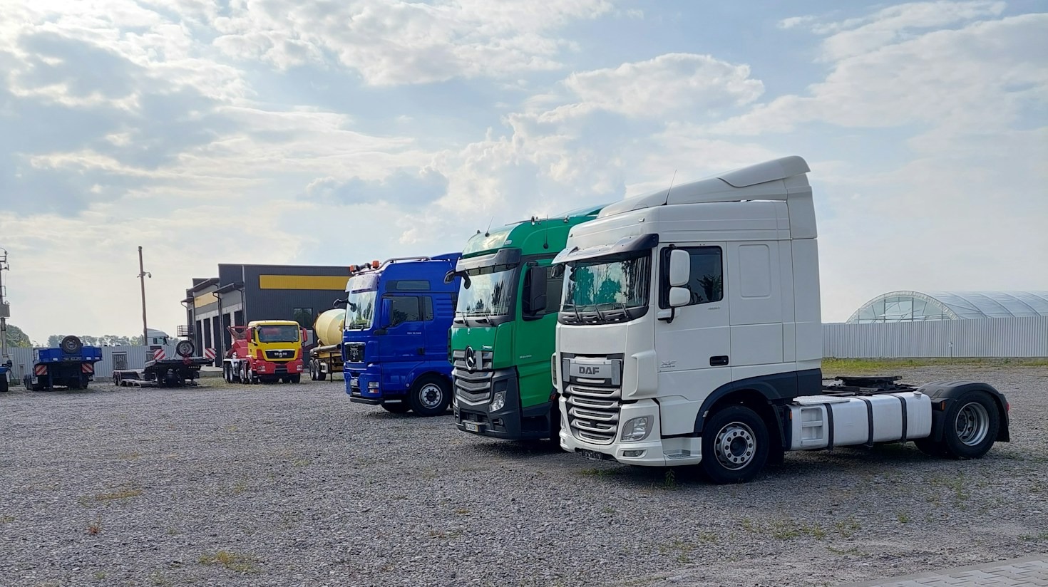 Minimizing Maintenance Hazards Before Buying a Commercial Trailer